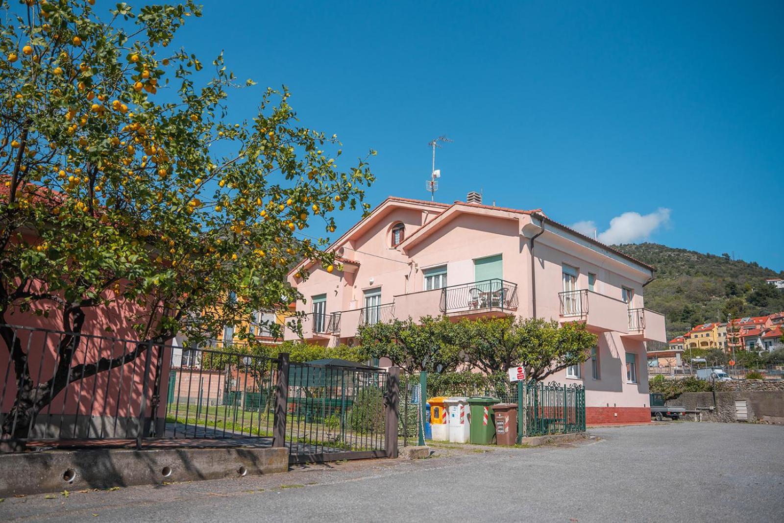 Casa Vacanze Ferrando Pietra Ligure Exterior foto